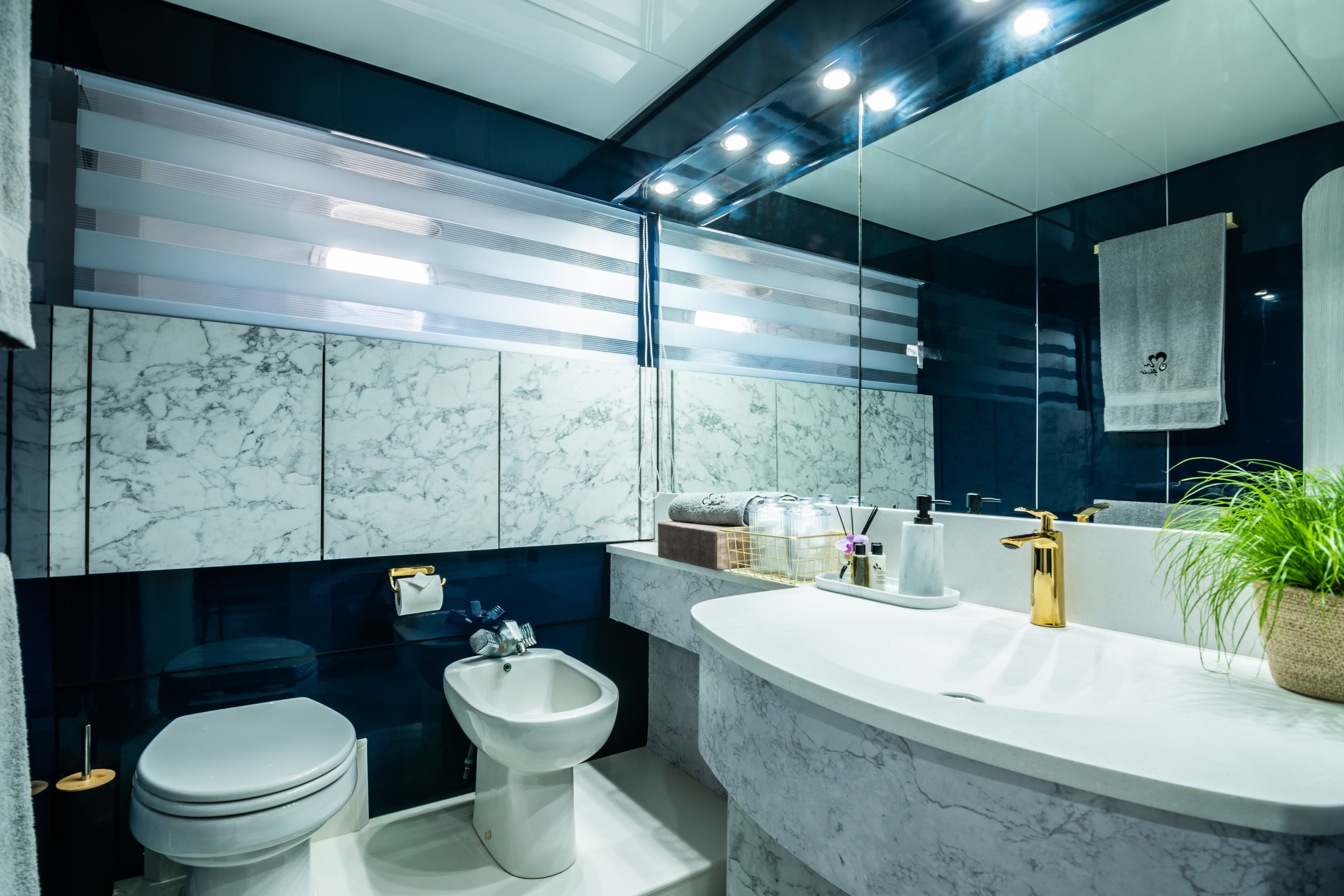 Mangusta 80 "Nina" interior 1