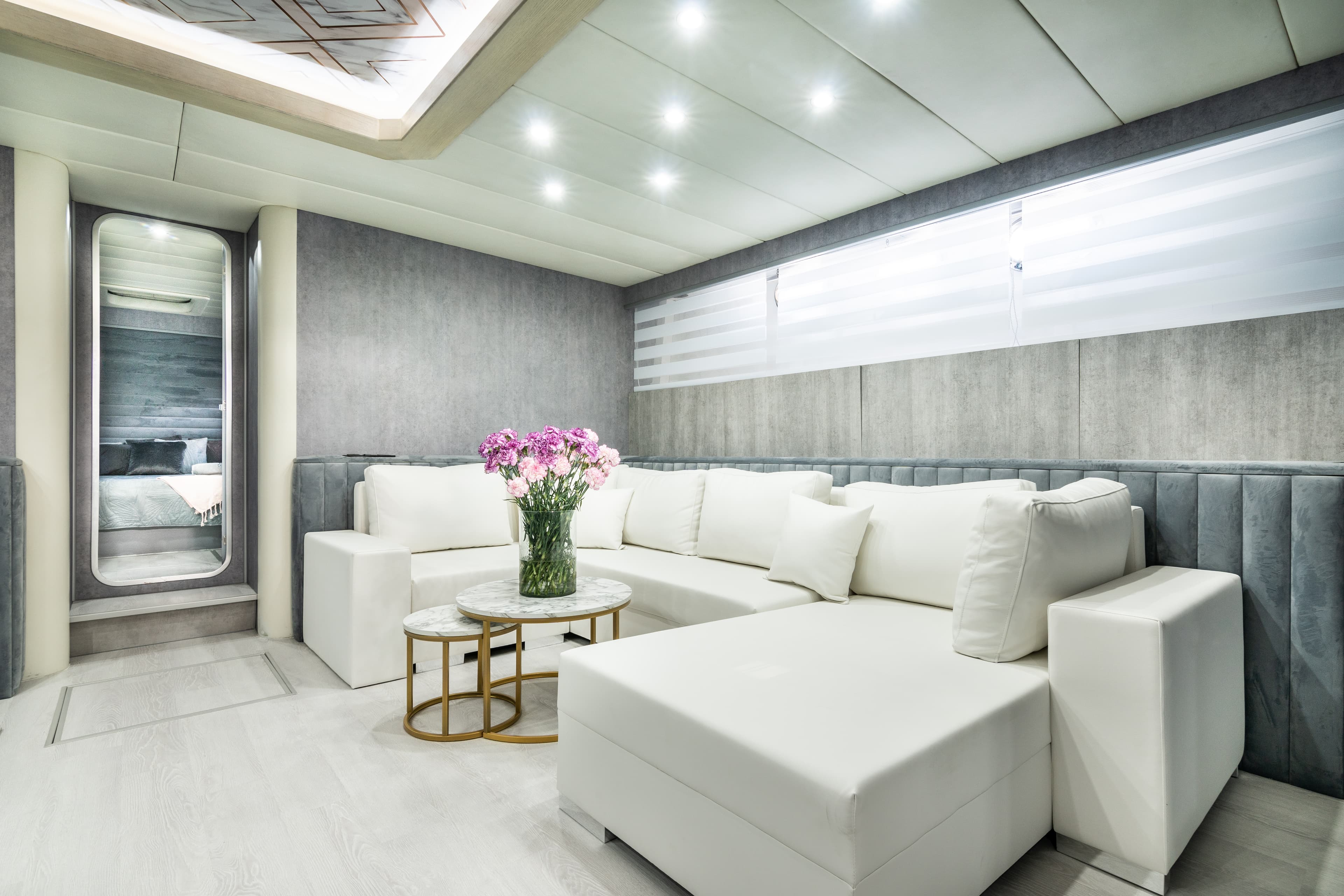 Mangusta 80 "Nina" interior 2