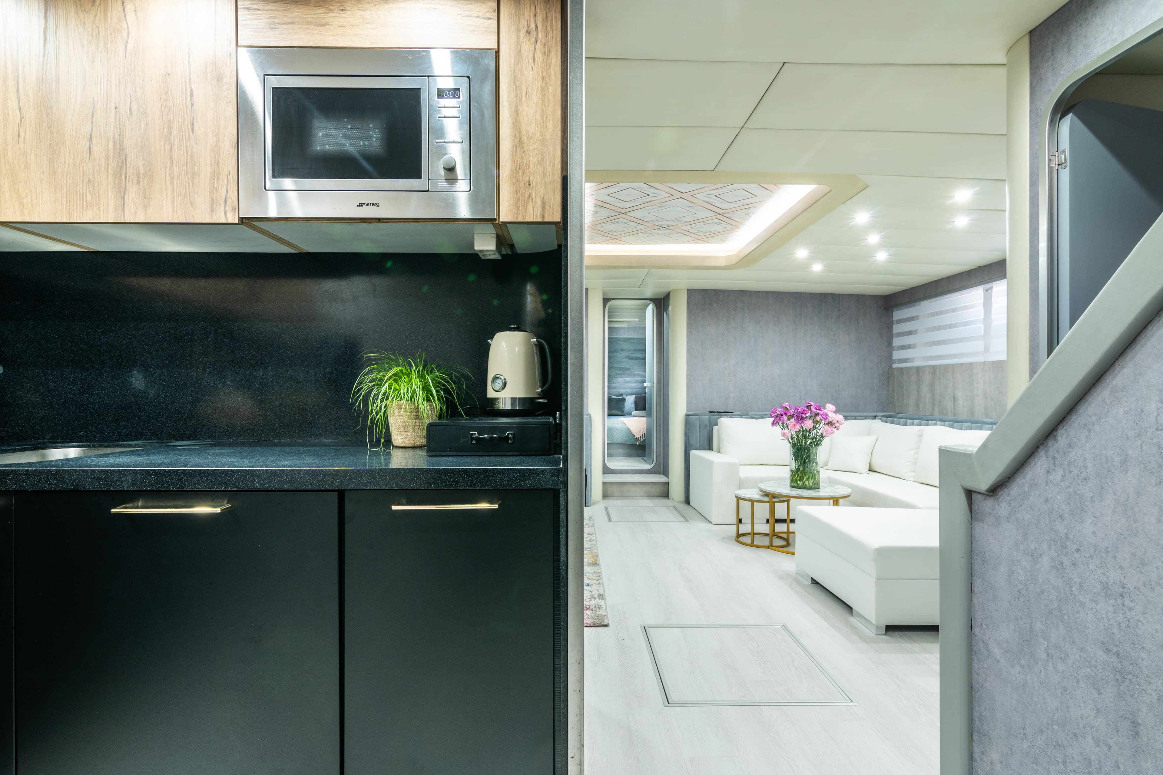 Mangusta 80 "Nina" interior 8