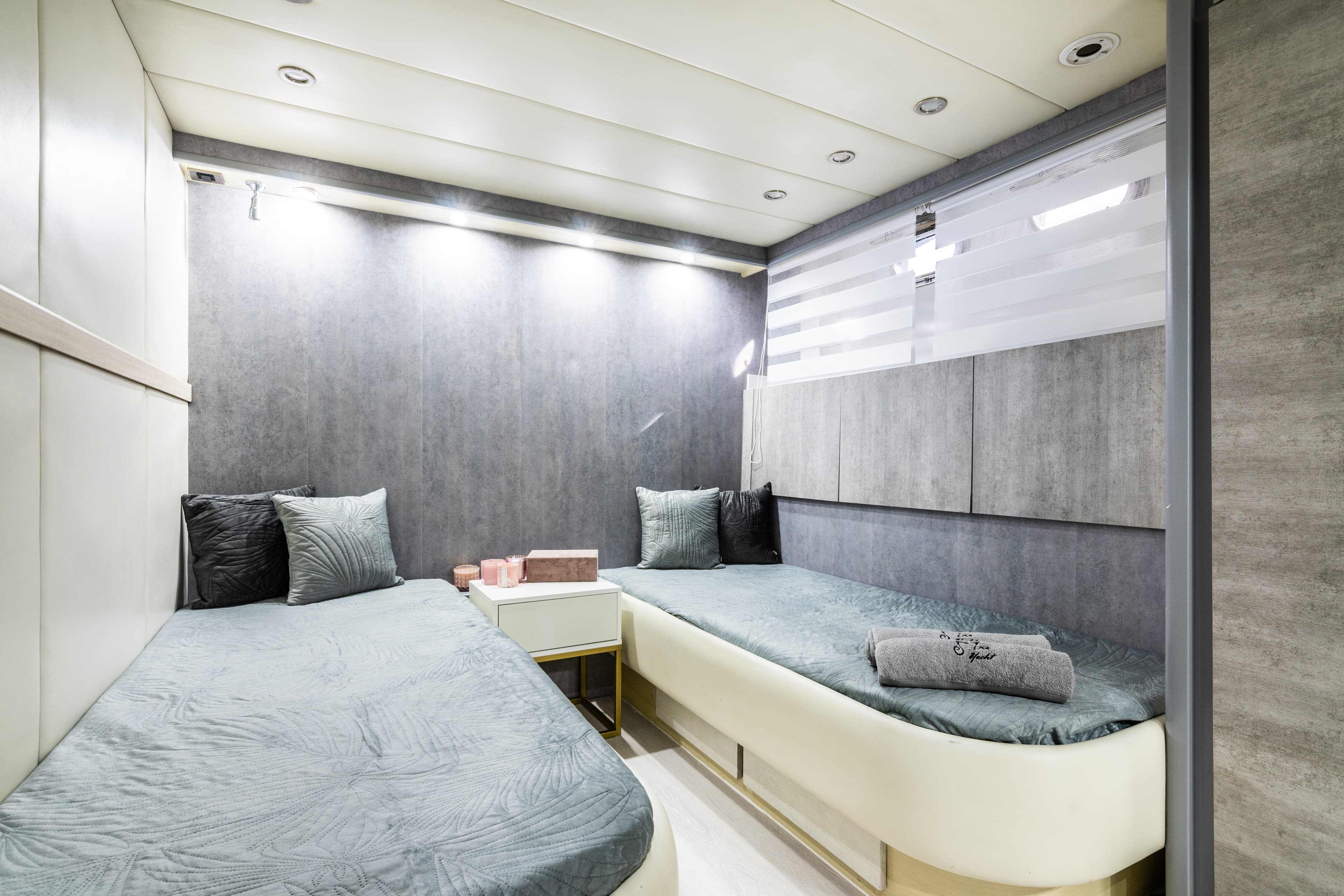 Mangusta 80 "Nina" interior 9