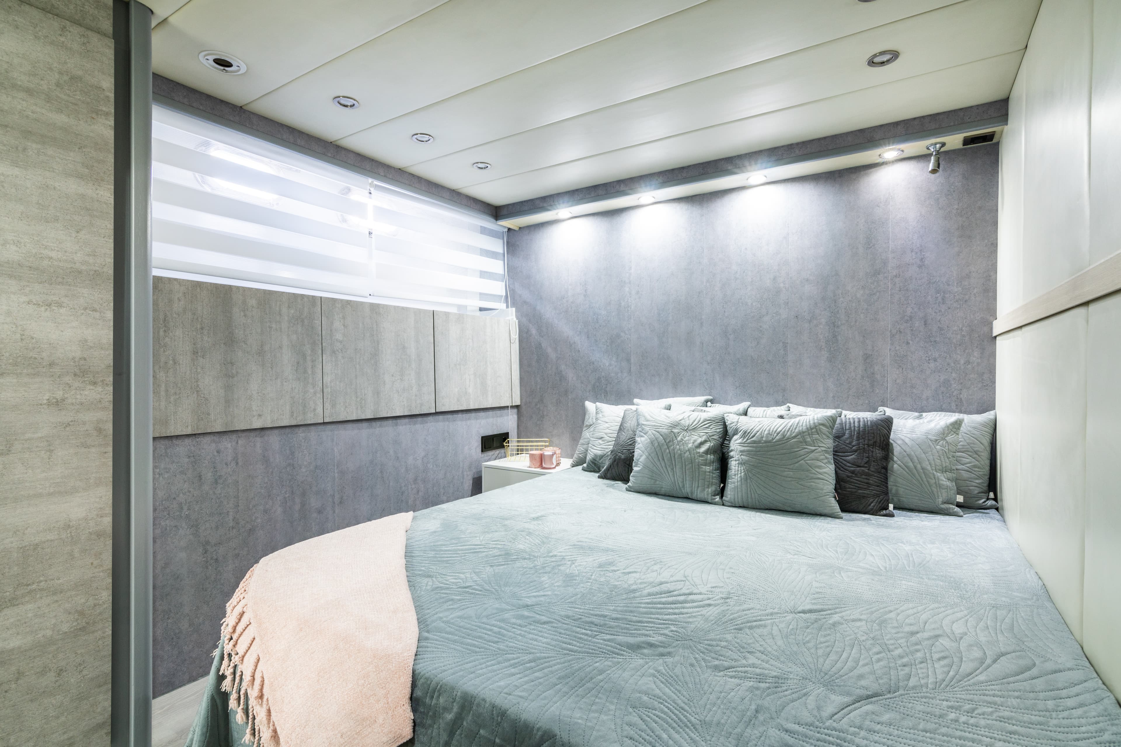 Mangusta 80 "Nina" interior 10