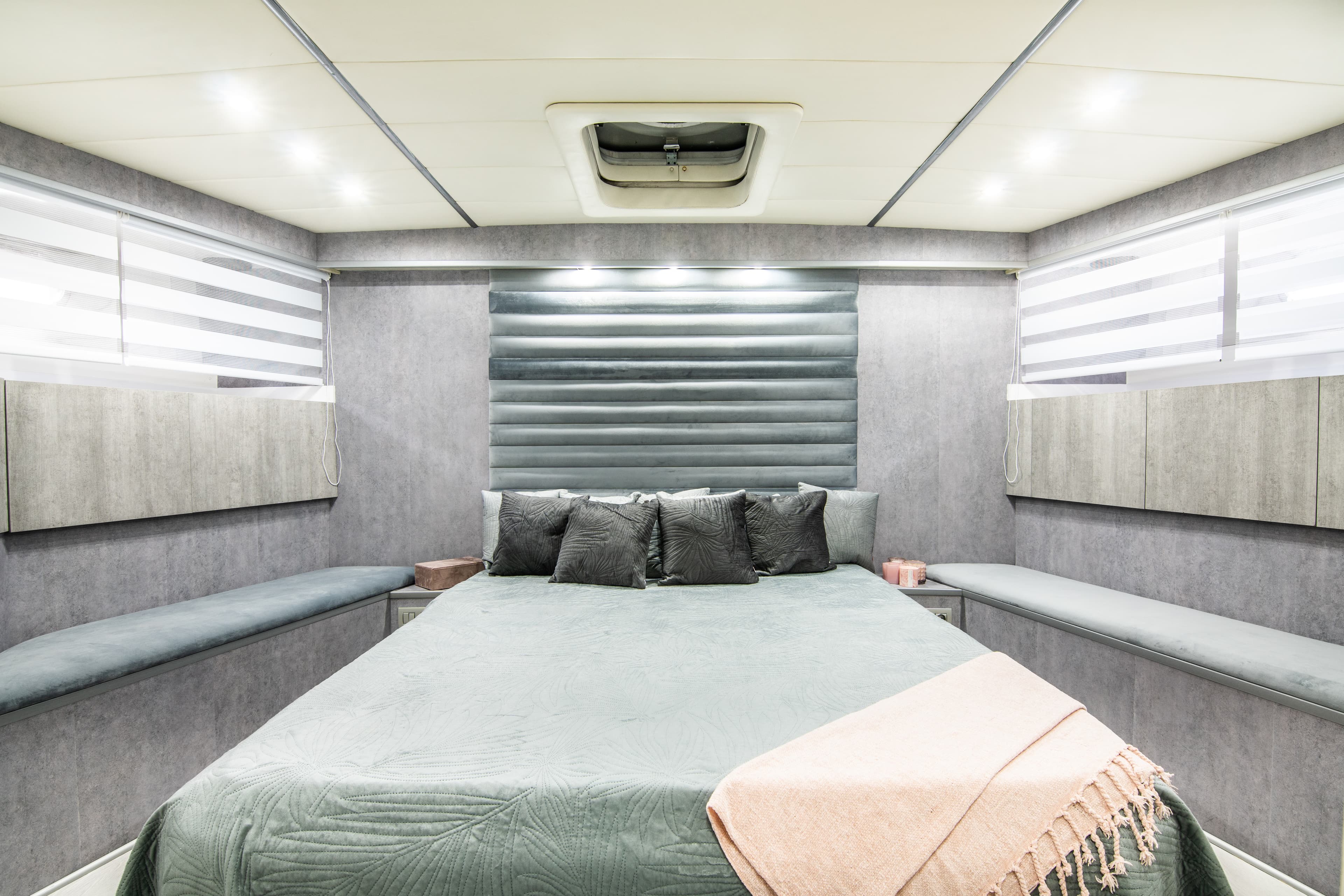 Mangusta 80 "Nina" interior 11