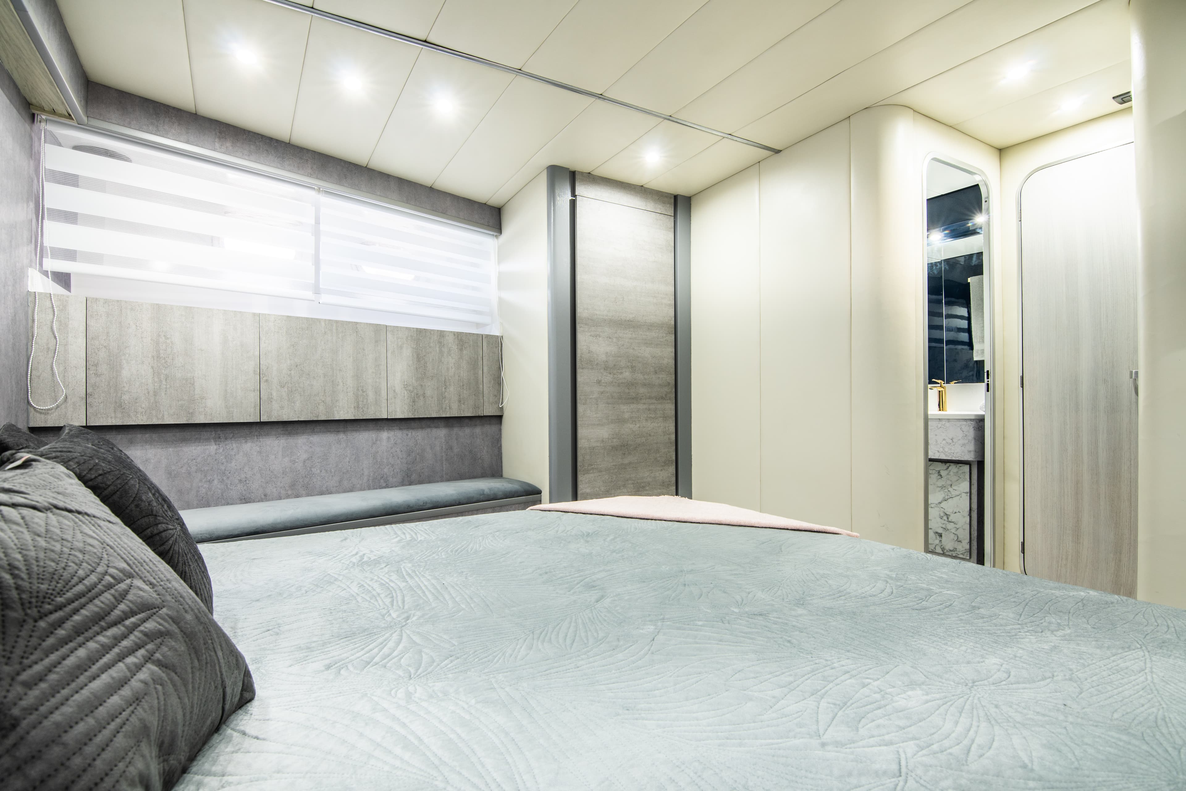 Mangusta 80 "Nina" interior 12