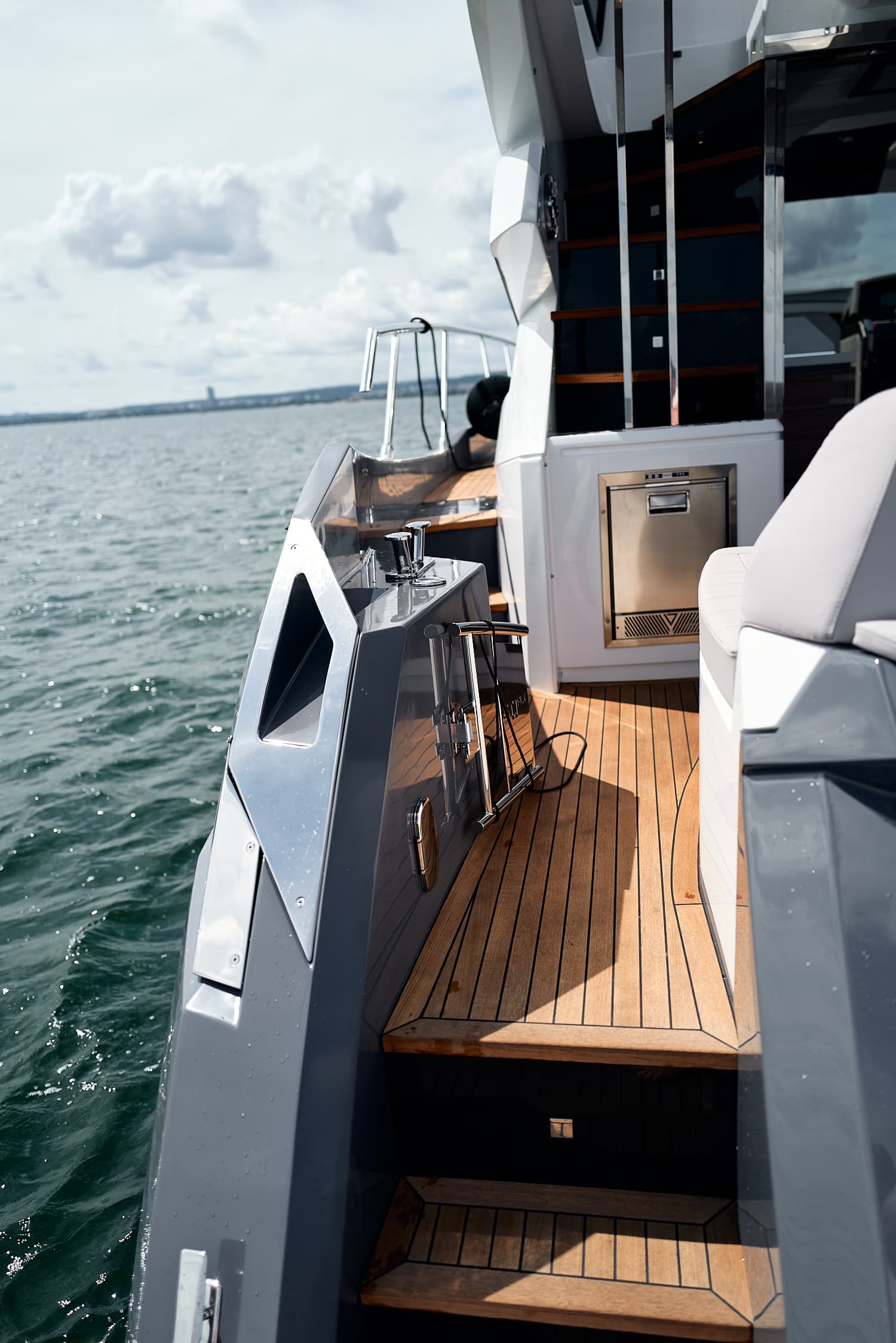 Cobrey 50 Fly "Swederm" exterior — yacht charter Marbella 7