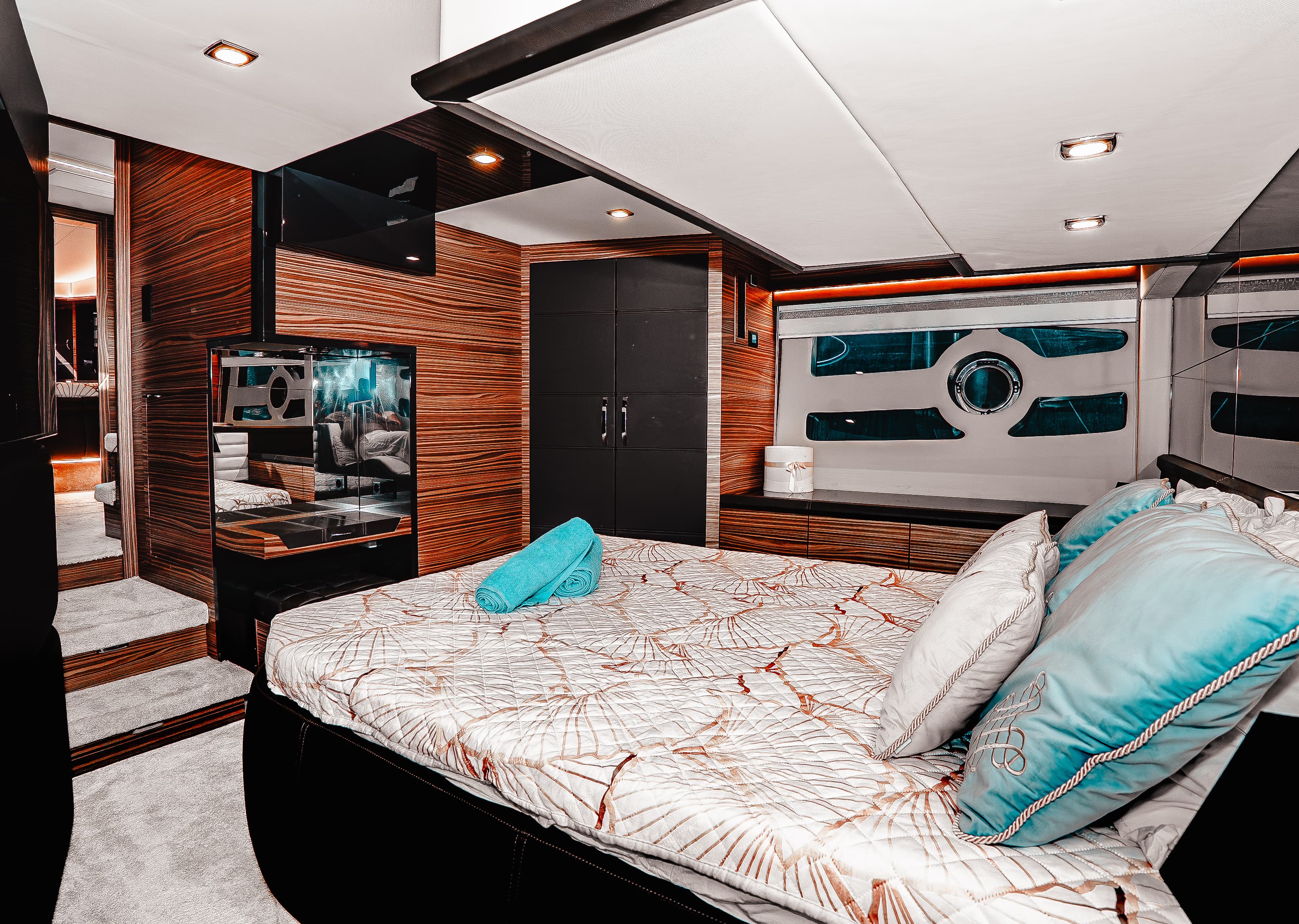 Cobrey 50 Fly "Swederm" interior — luxury yacht Marbella 6