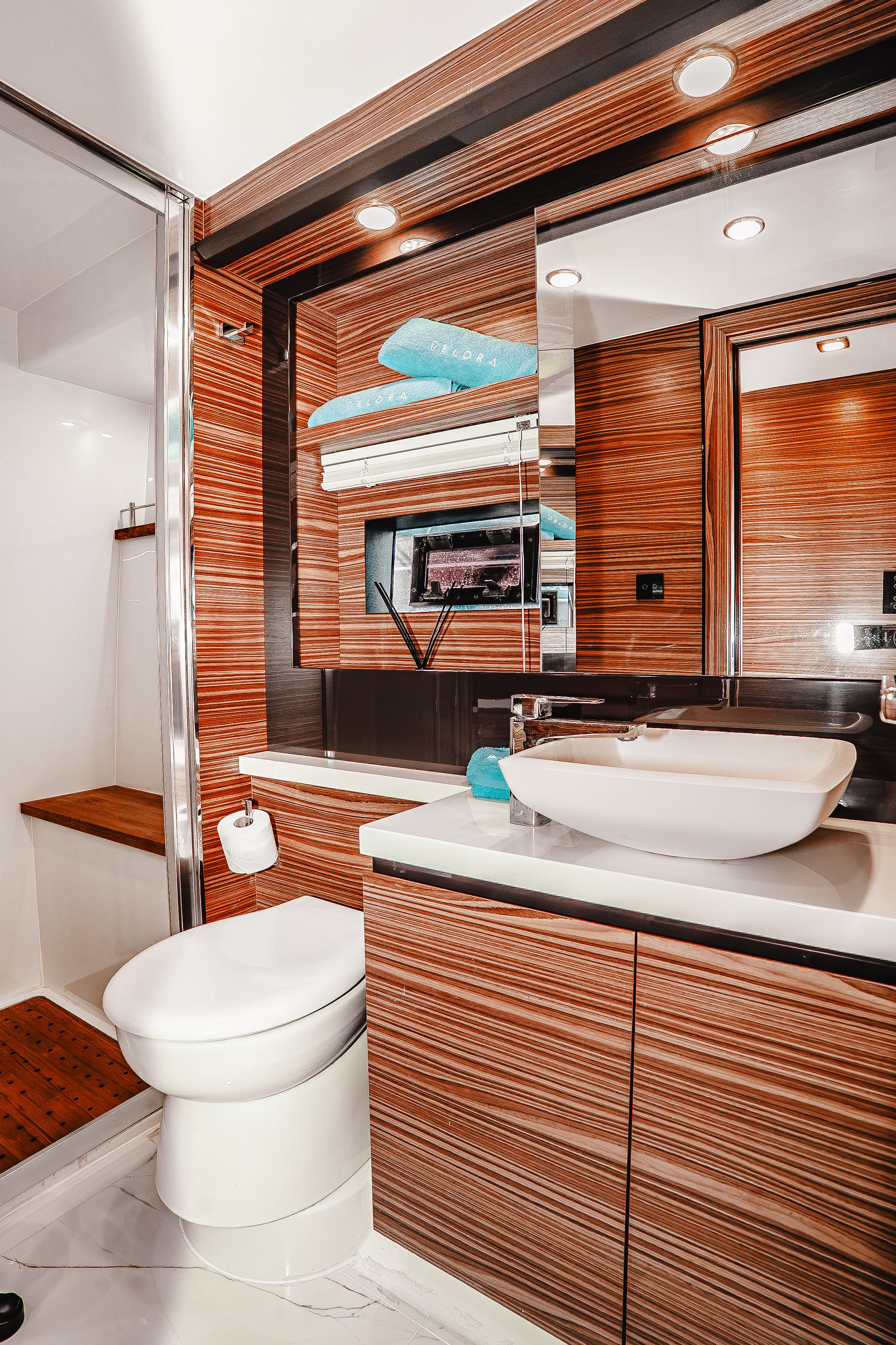 Cobrey 50 Fly "Swederm" interior — luxury yacht Marbella 8