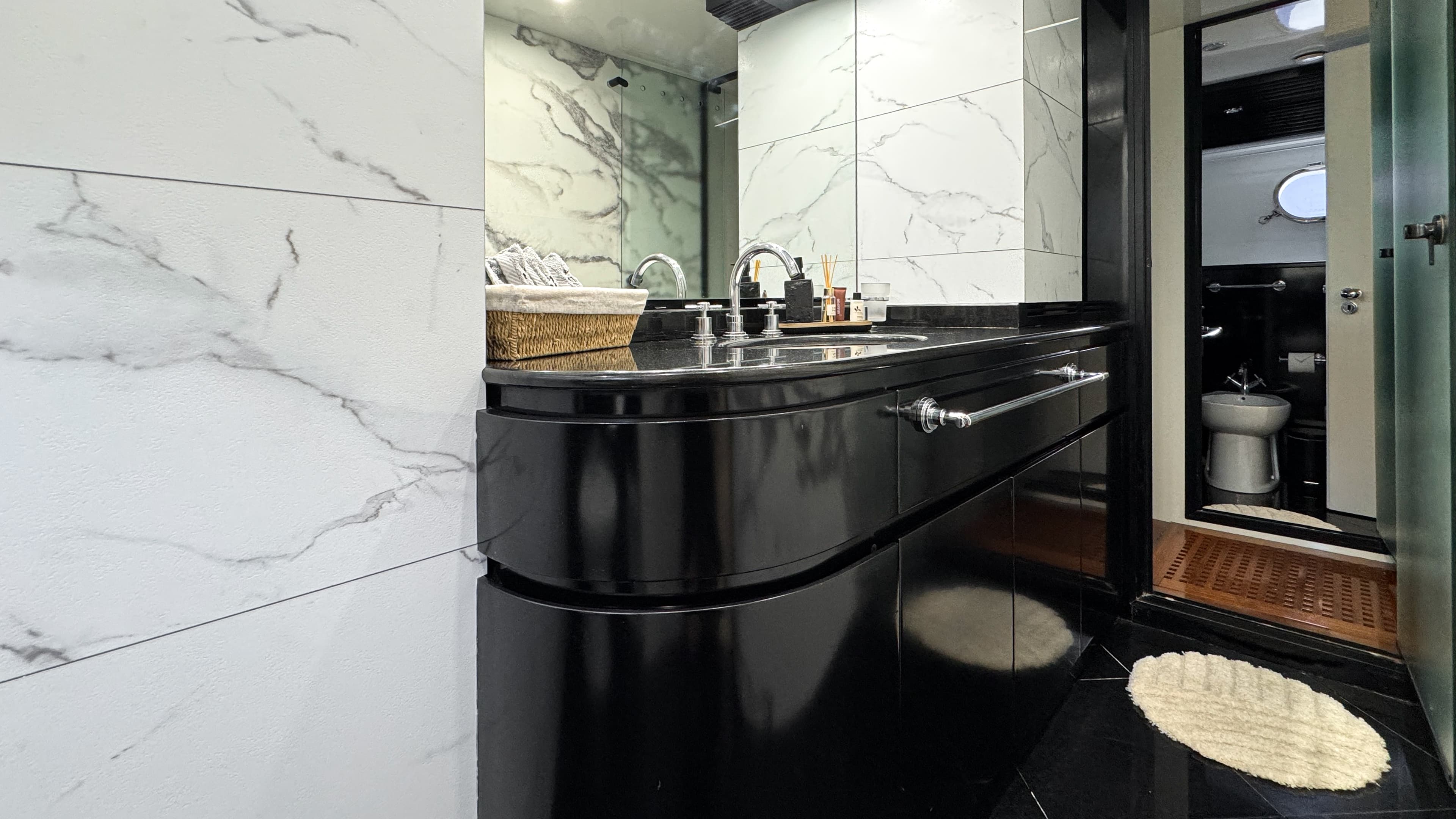 Antago 90 "Venus" interior 33