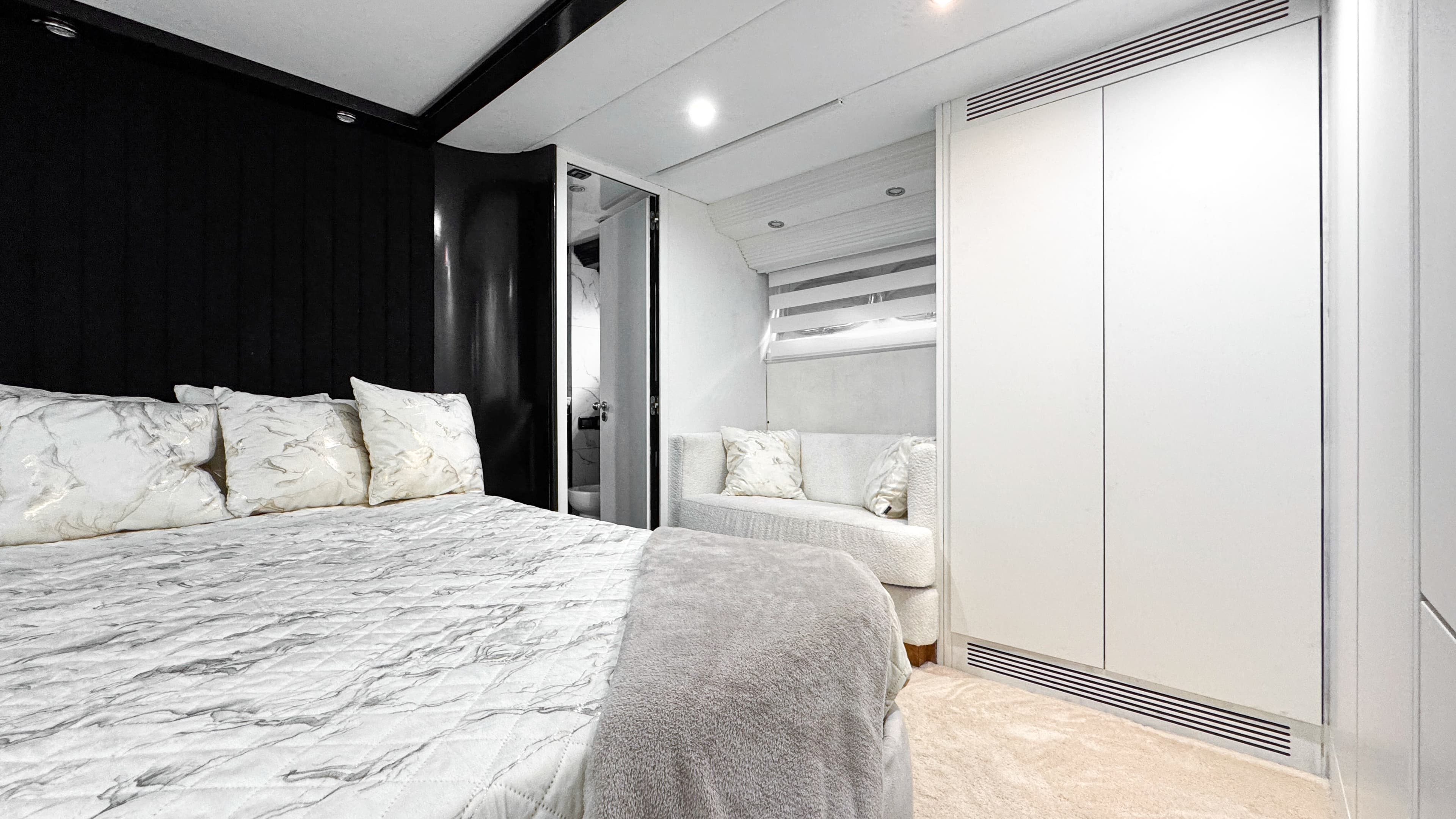 Antago 90 "Venus" interior 35