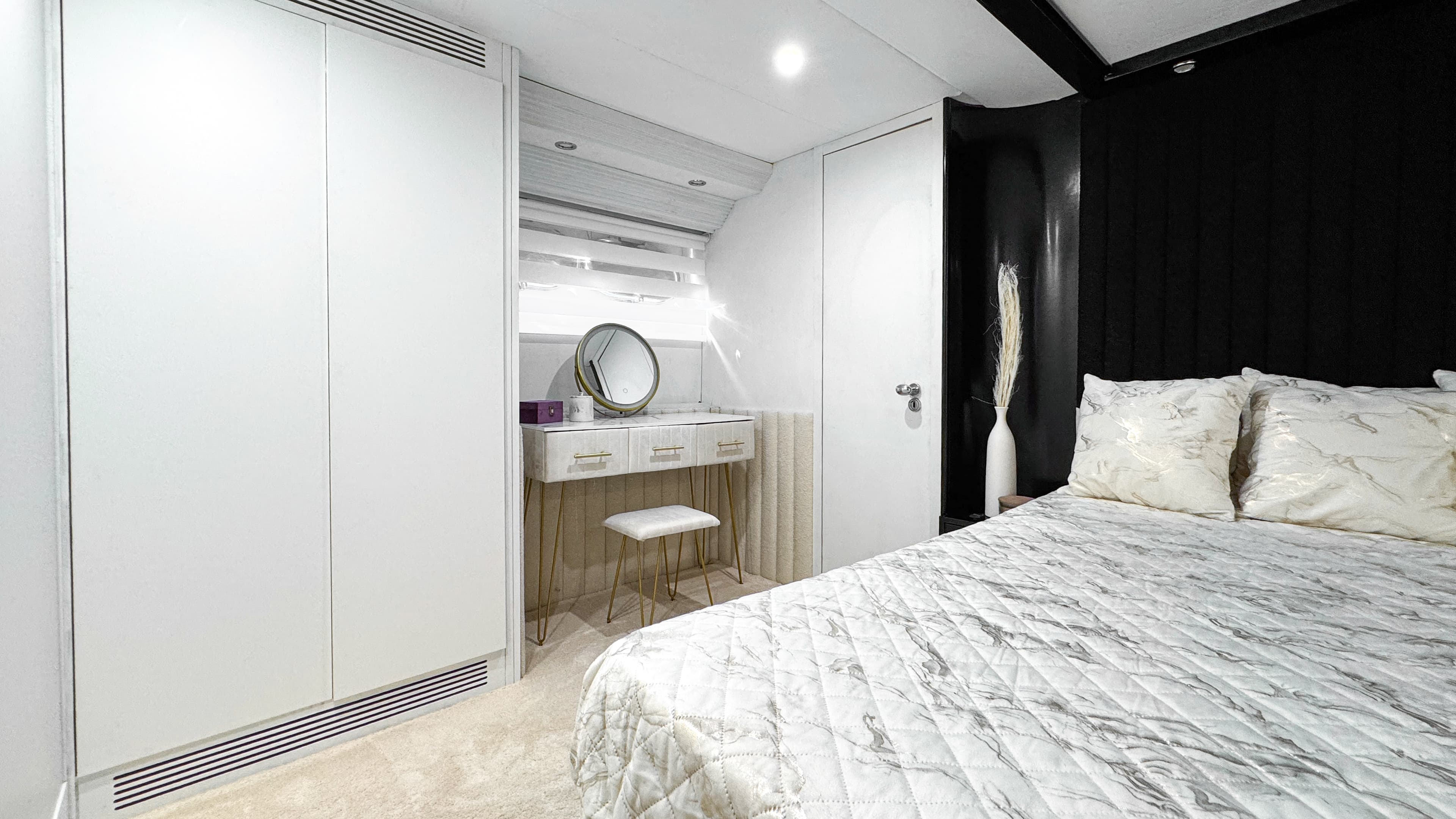 Antago 90 "Venus" interior 36