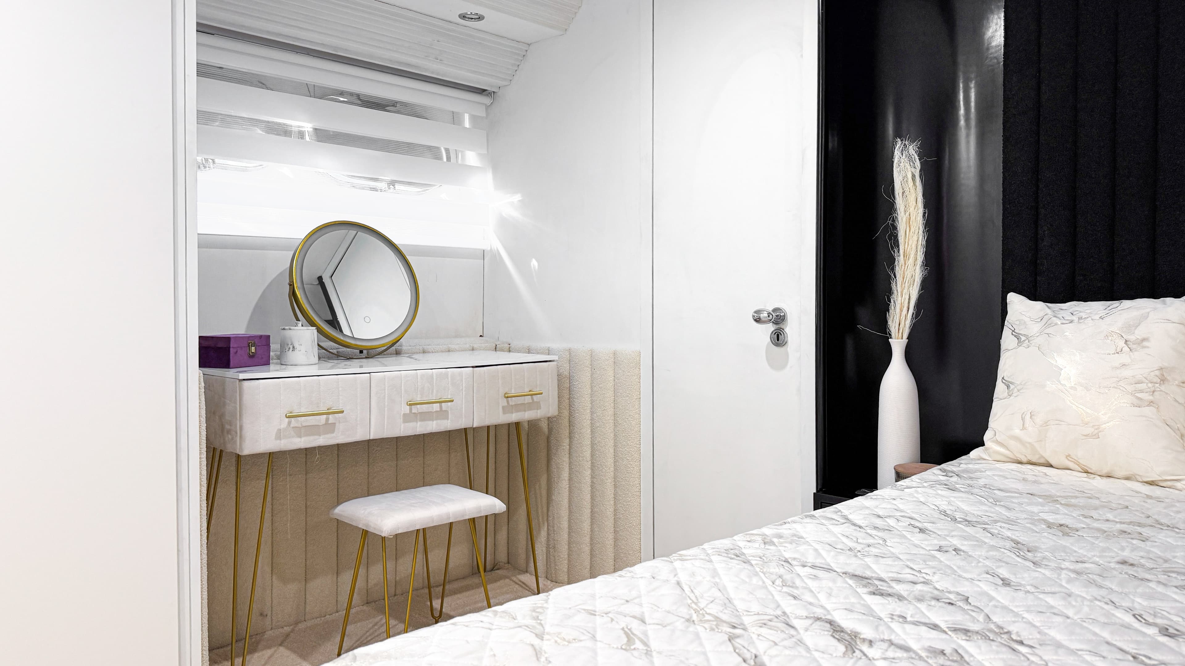 Antago 90 "Venus" interior 37