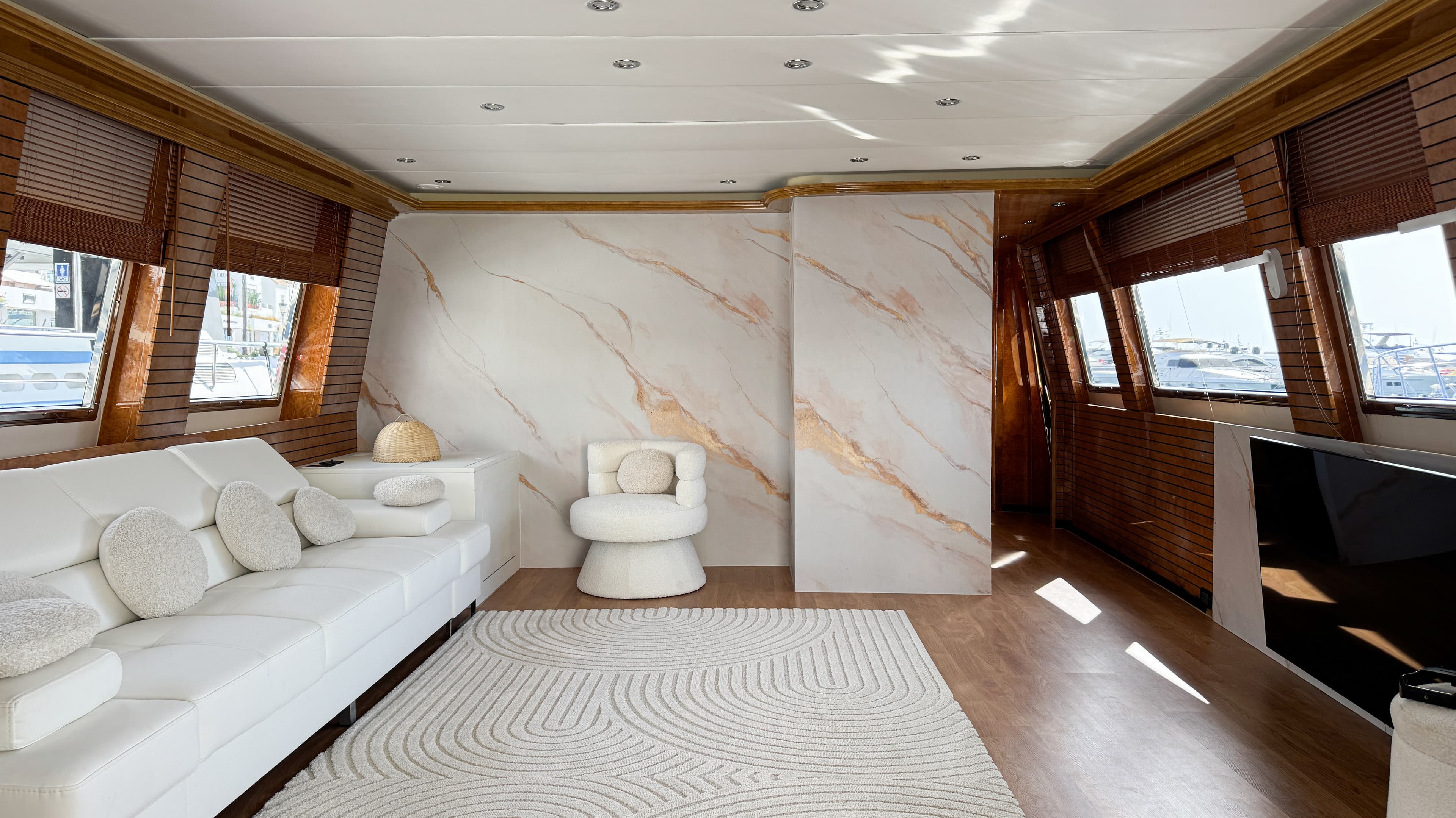 Antago 90 "Venus" interior 39