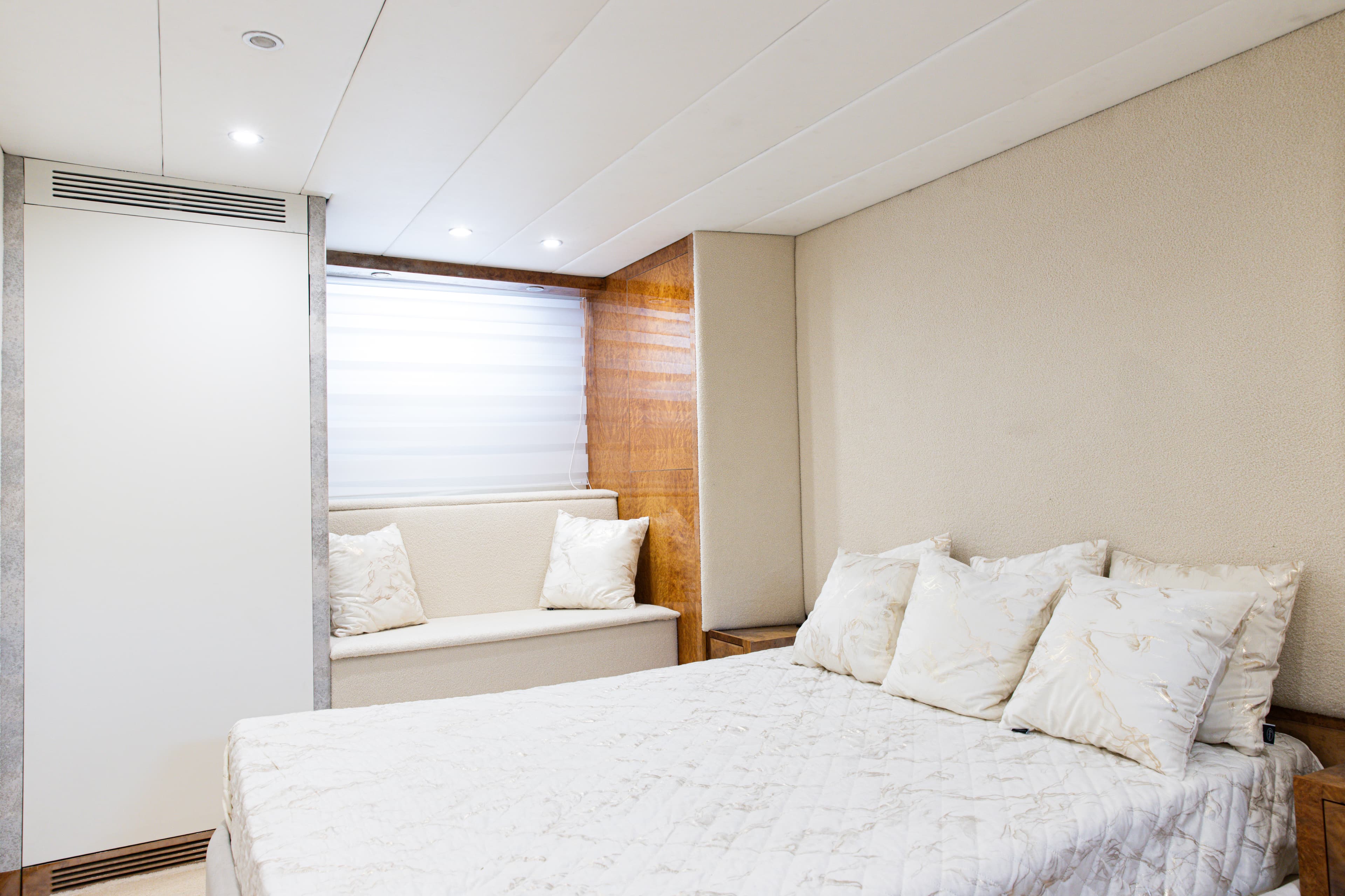 Antago 90 "Venus" interior 8