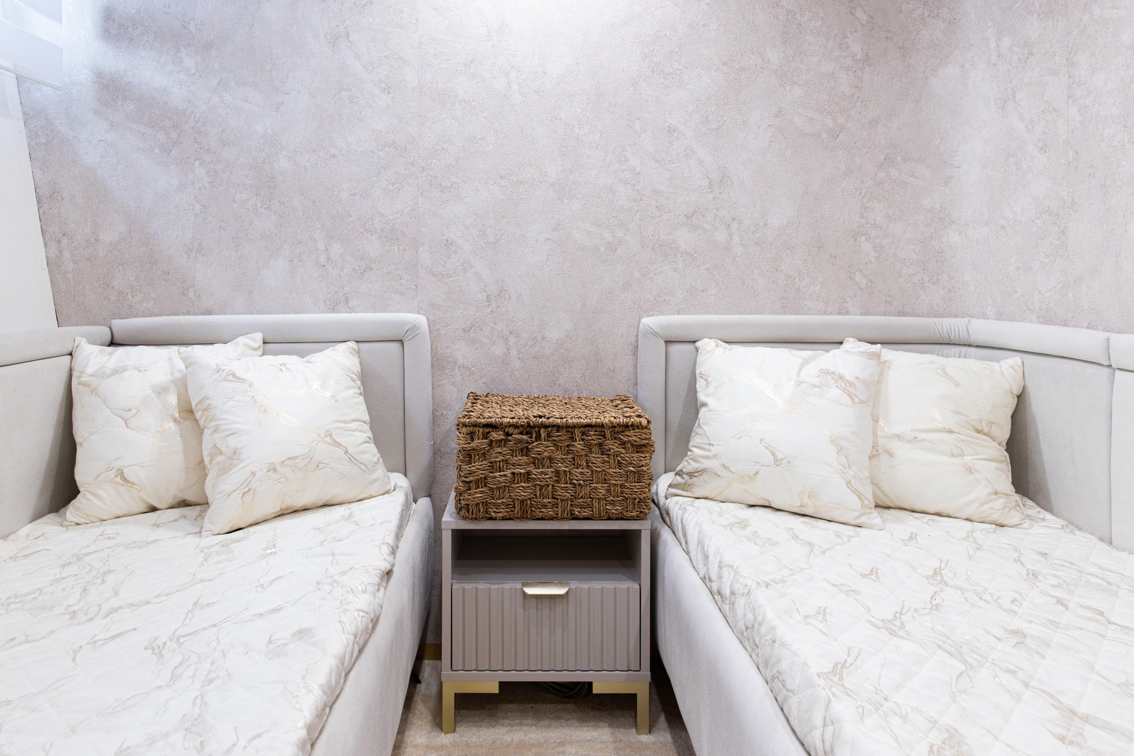 Antago 90 "Venus" interior 11