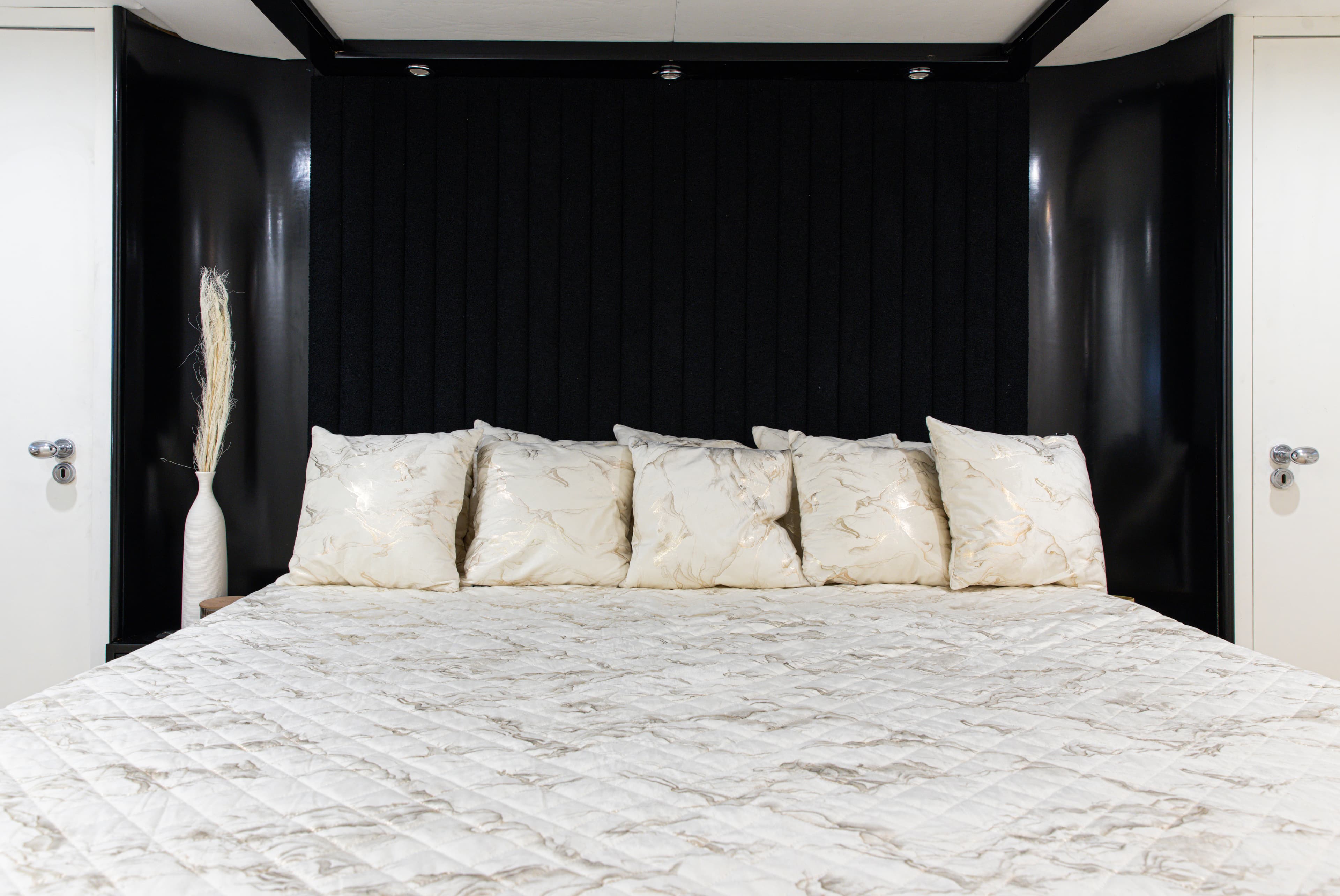 Antago 90 "Venus" interior 14