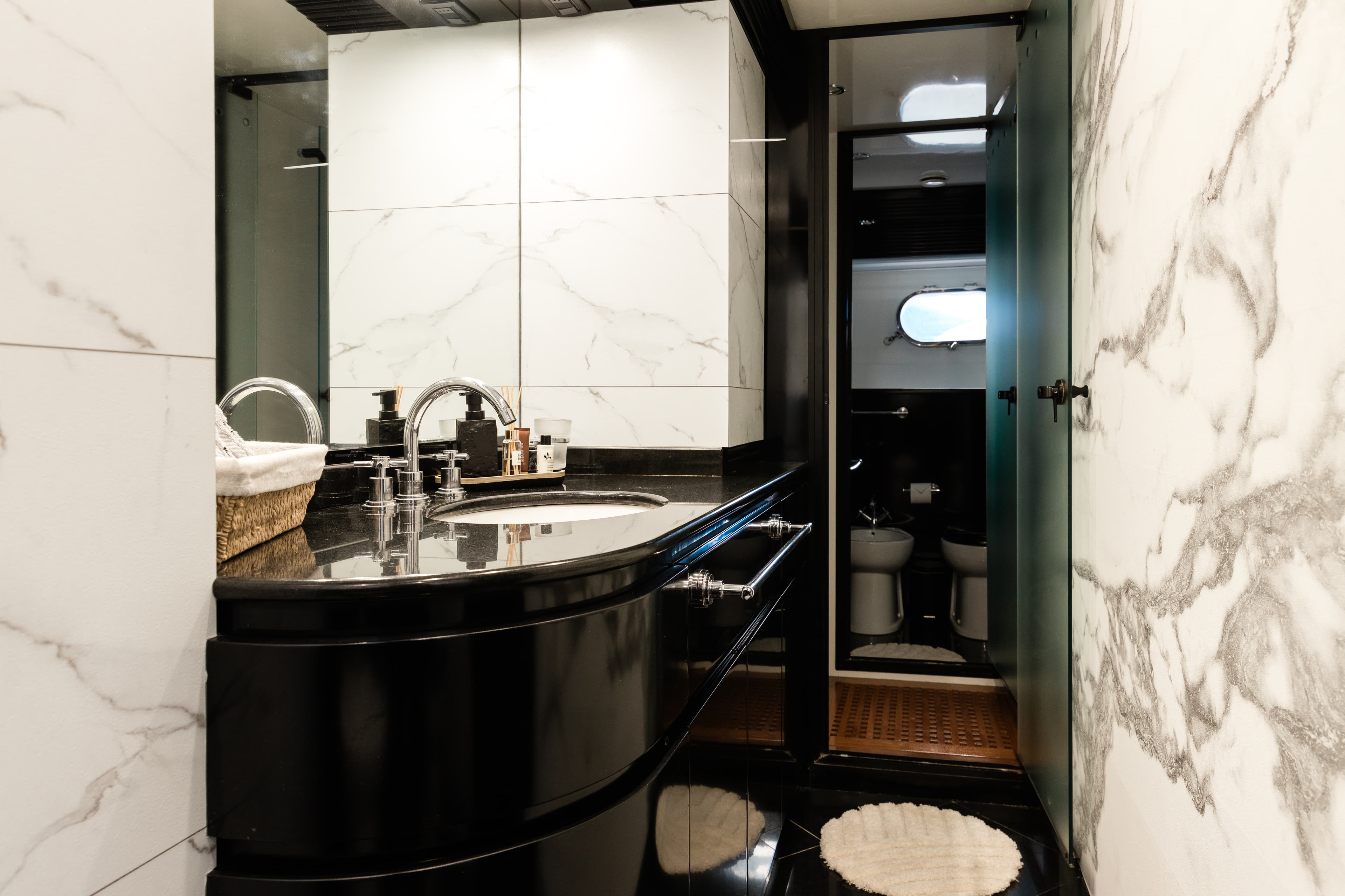 Antago 90 "Venus" interior 16