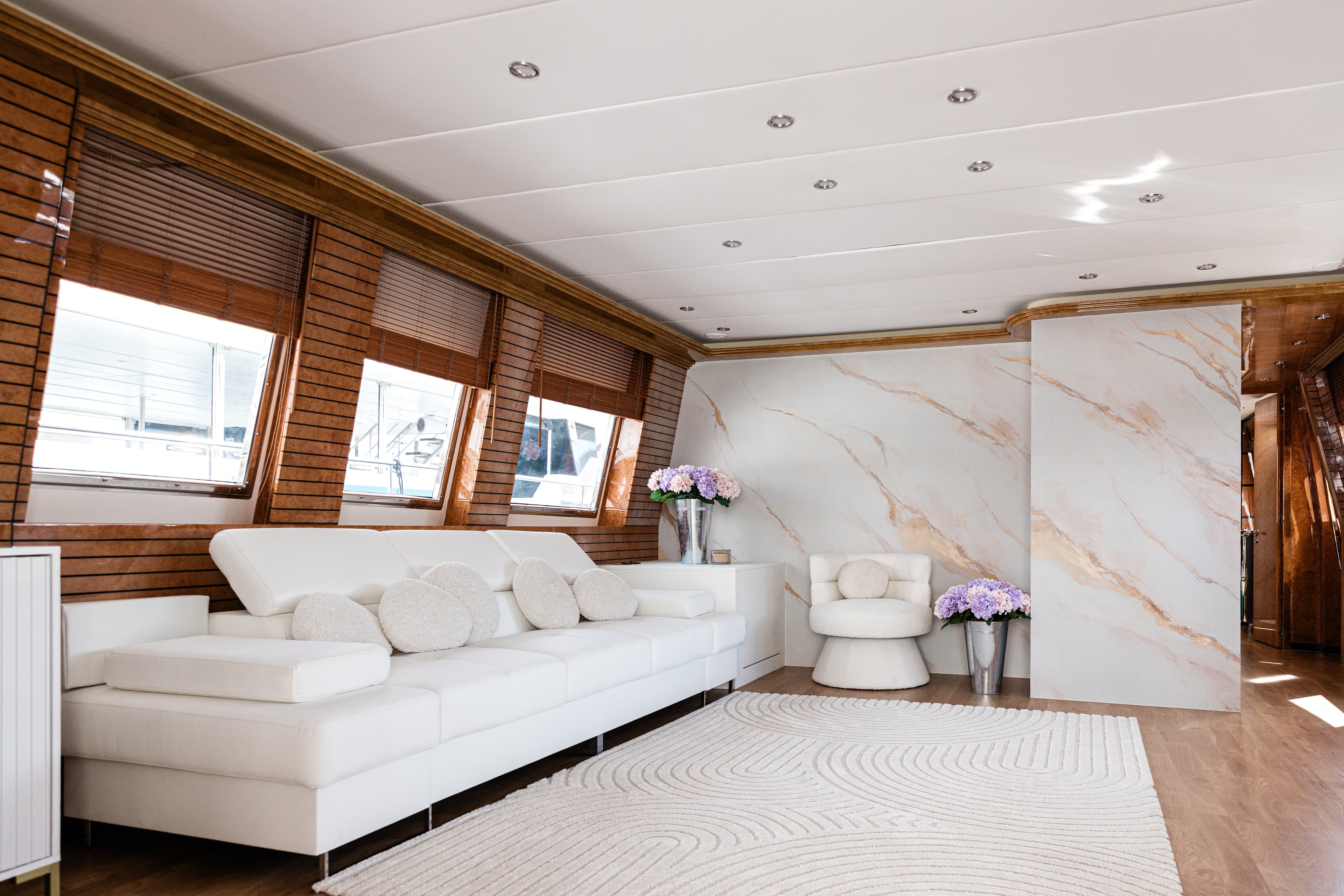 Antago 90 "Venus" interior 21