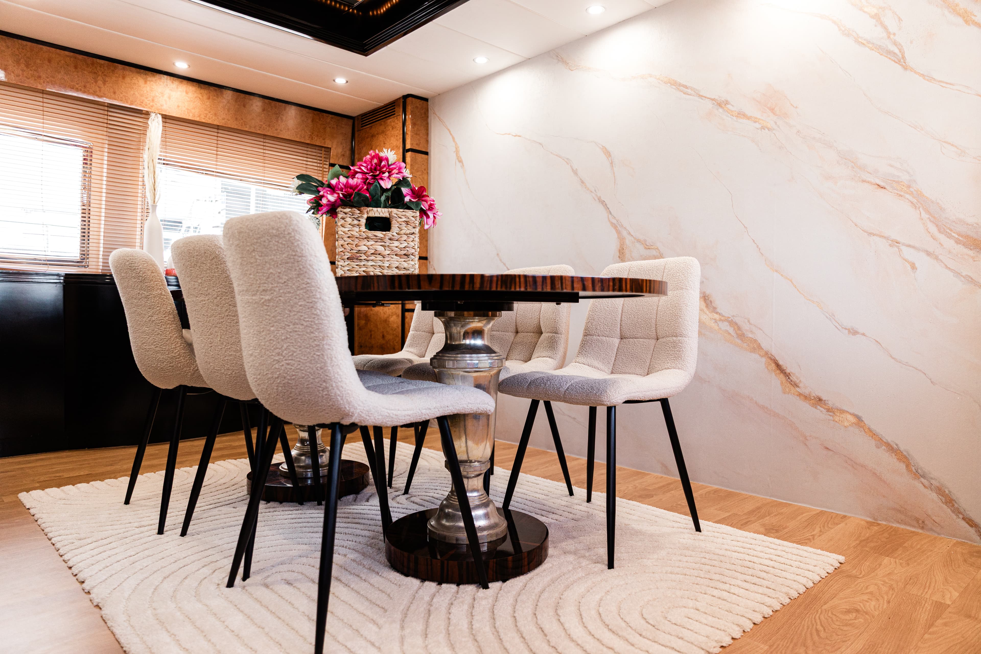 Antago 90 "Venus" interior 29