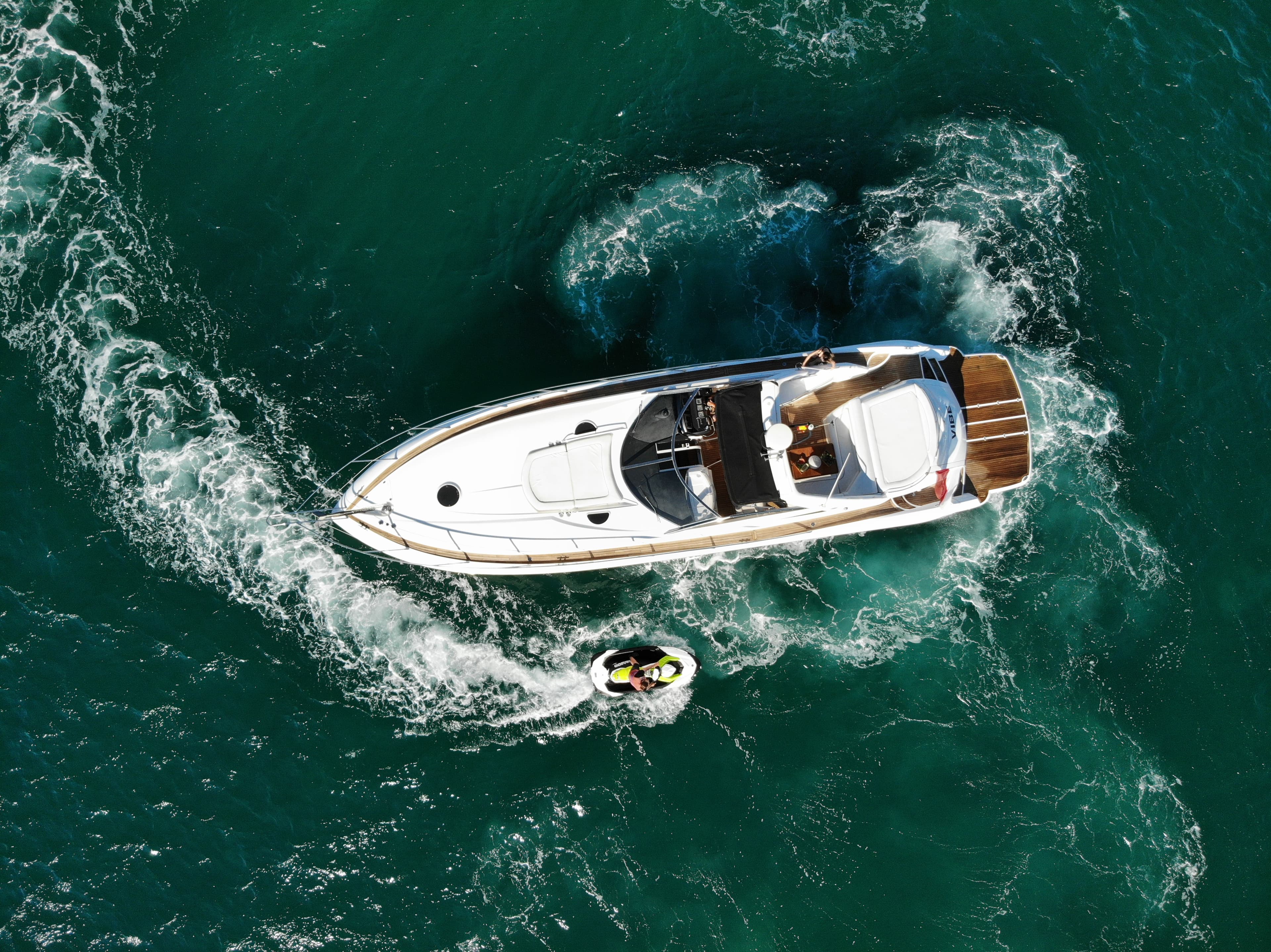 Sunseeker Predator 55 "Vibe" exterior 2