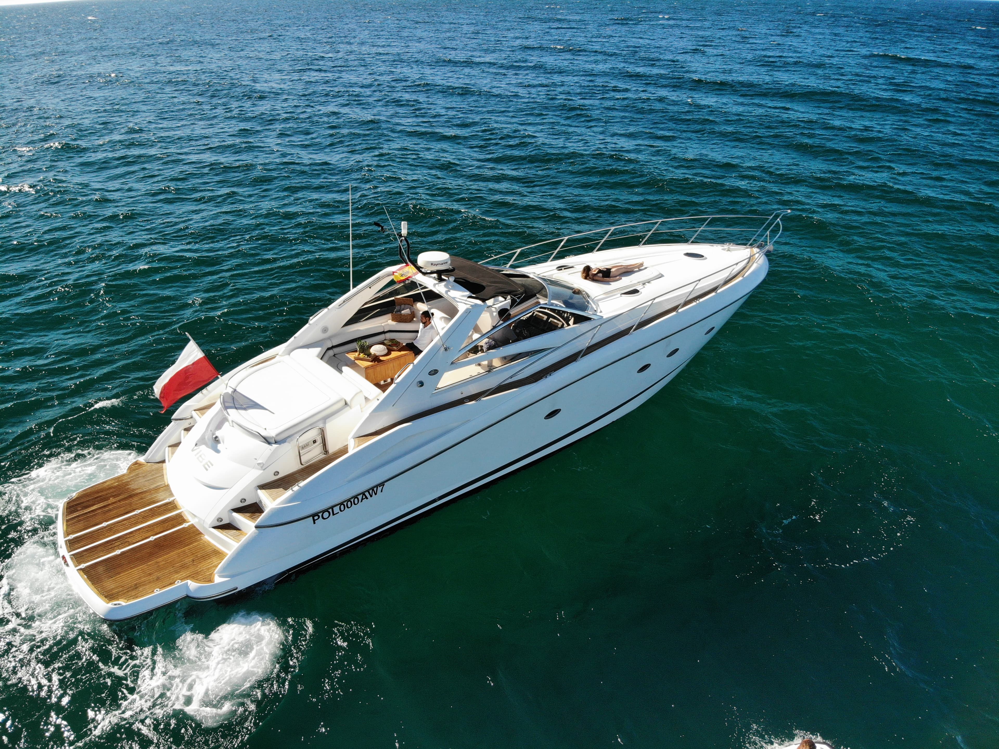 Sunseeker Predator 55 "Vibe" exterior 5
