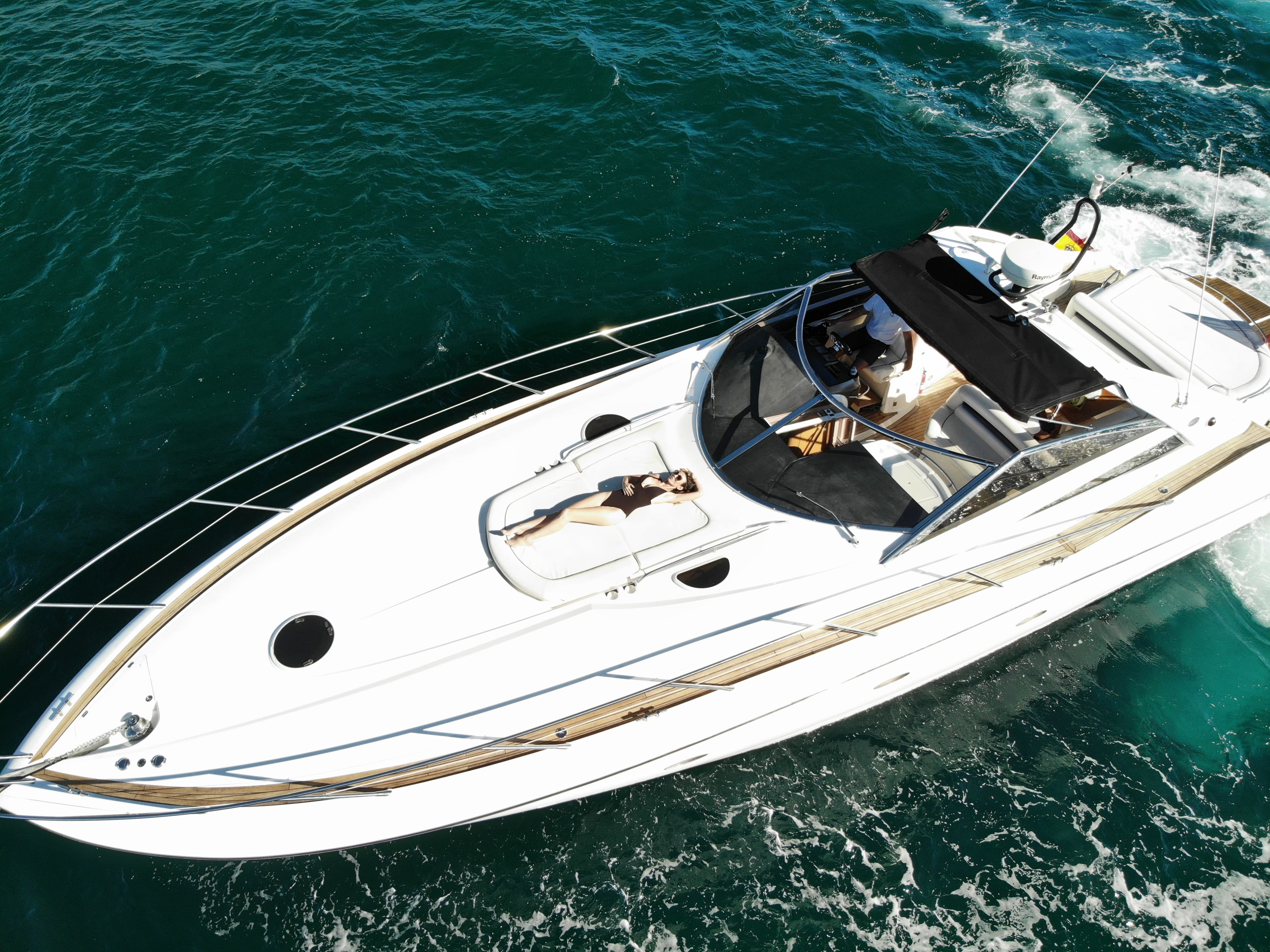 Sunseeker Predator 55 "Vibe" exterior 8