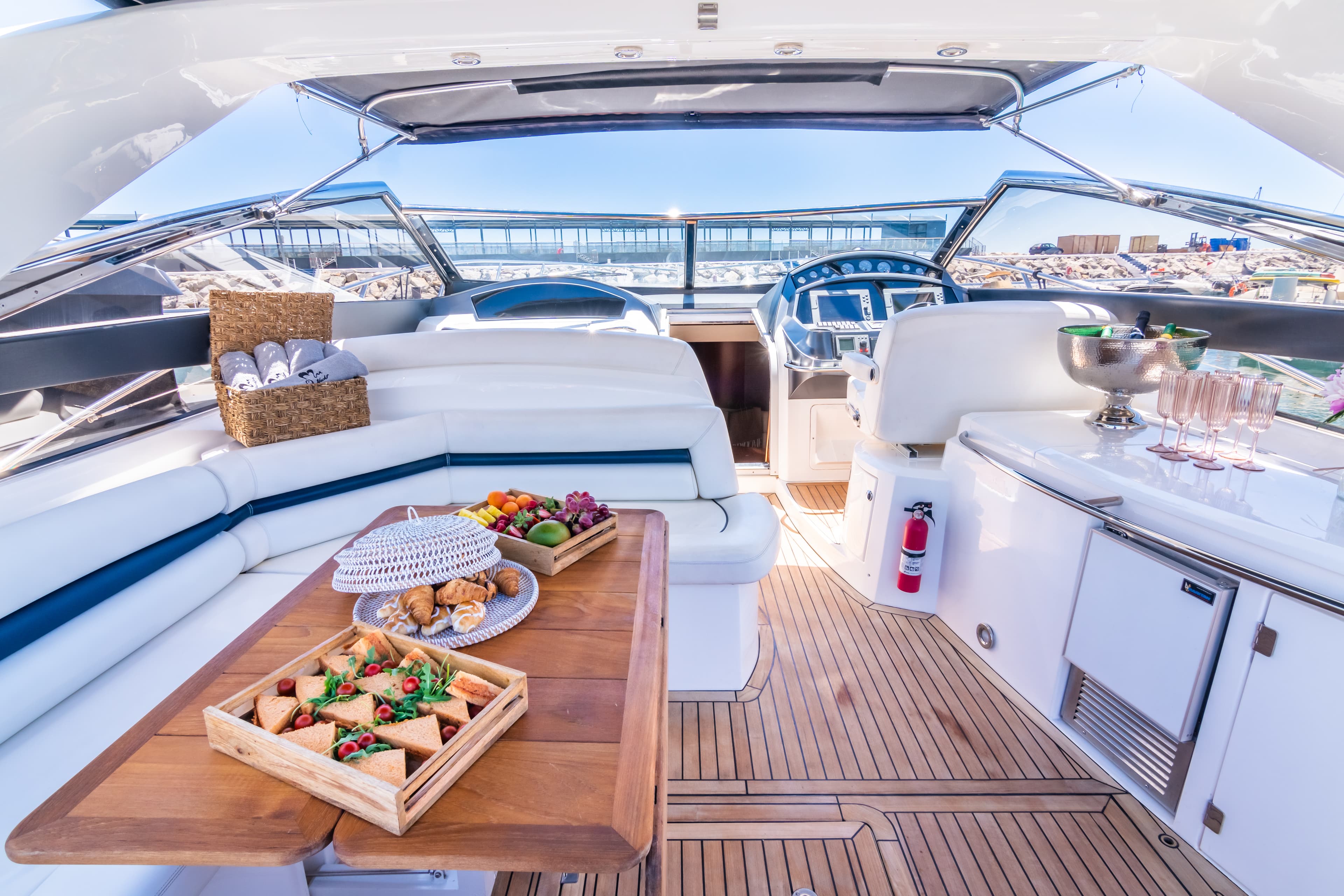 Sunseeker Predator 55 "Vibe" interior 4