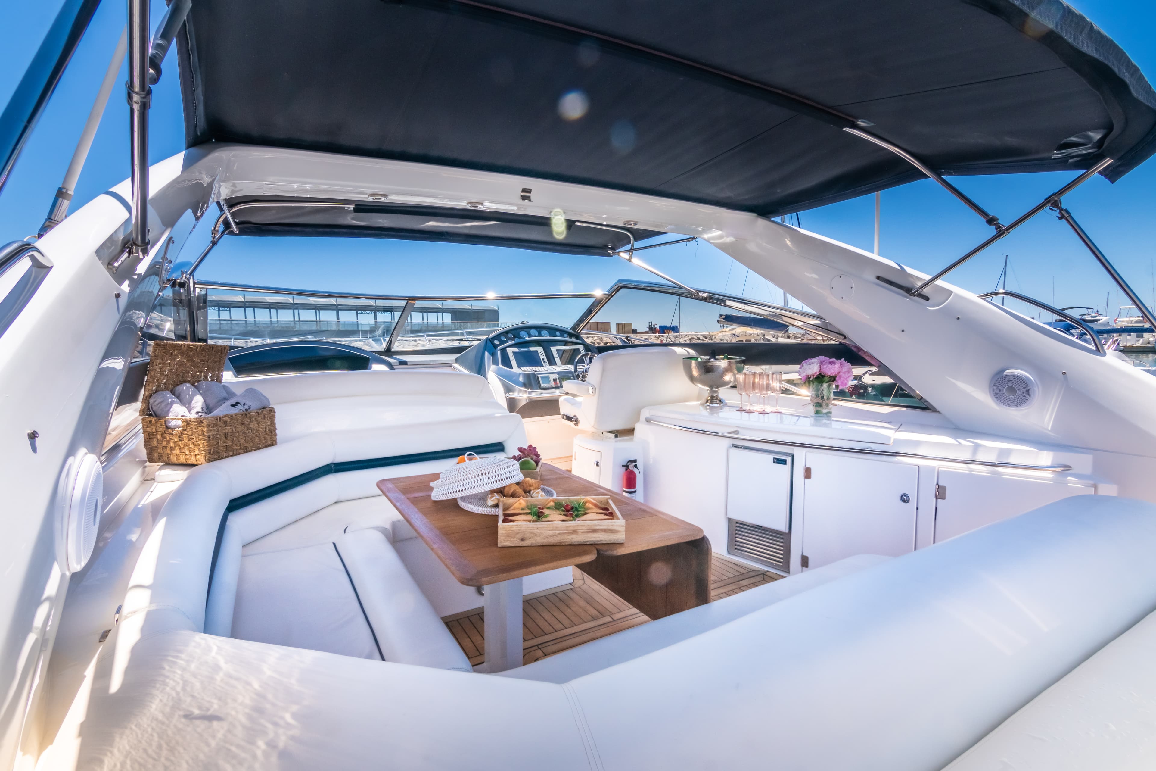 Sunseeker Predator 55 "Vibe" interior 7