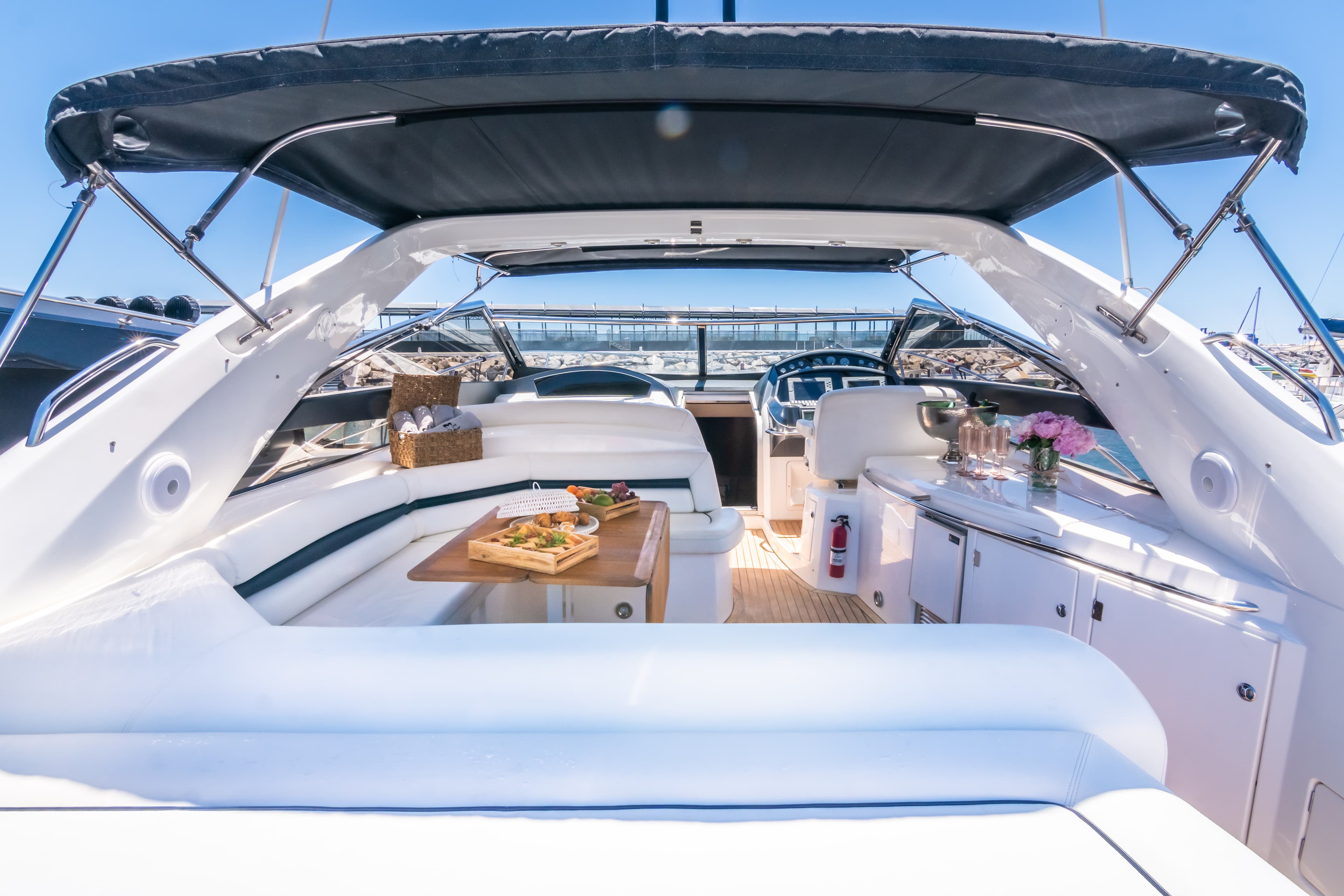 Sunseeker Predator 55 "Vibe" interior 8