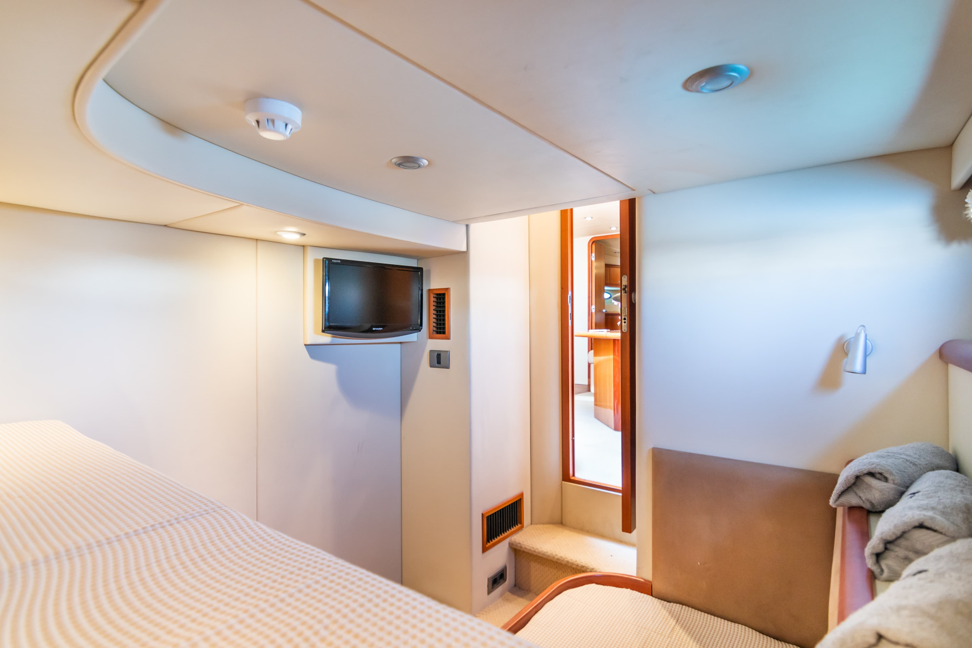 Sunseeker Predator 55 "Vibe" interior 14