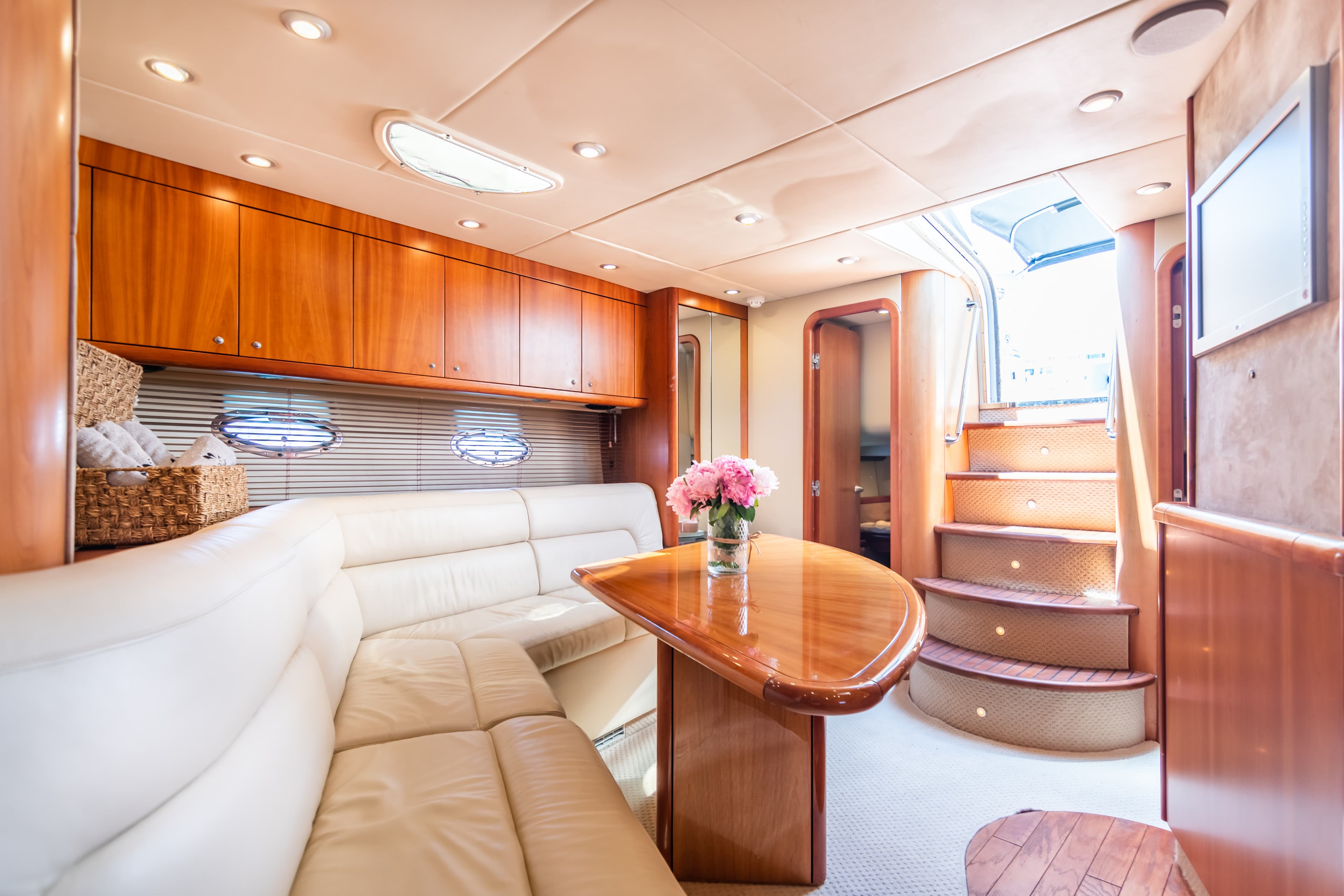 Sunseeker Predator 55 "Vibe" interior 16