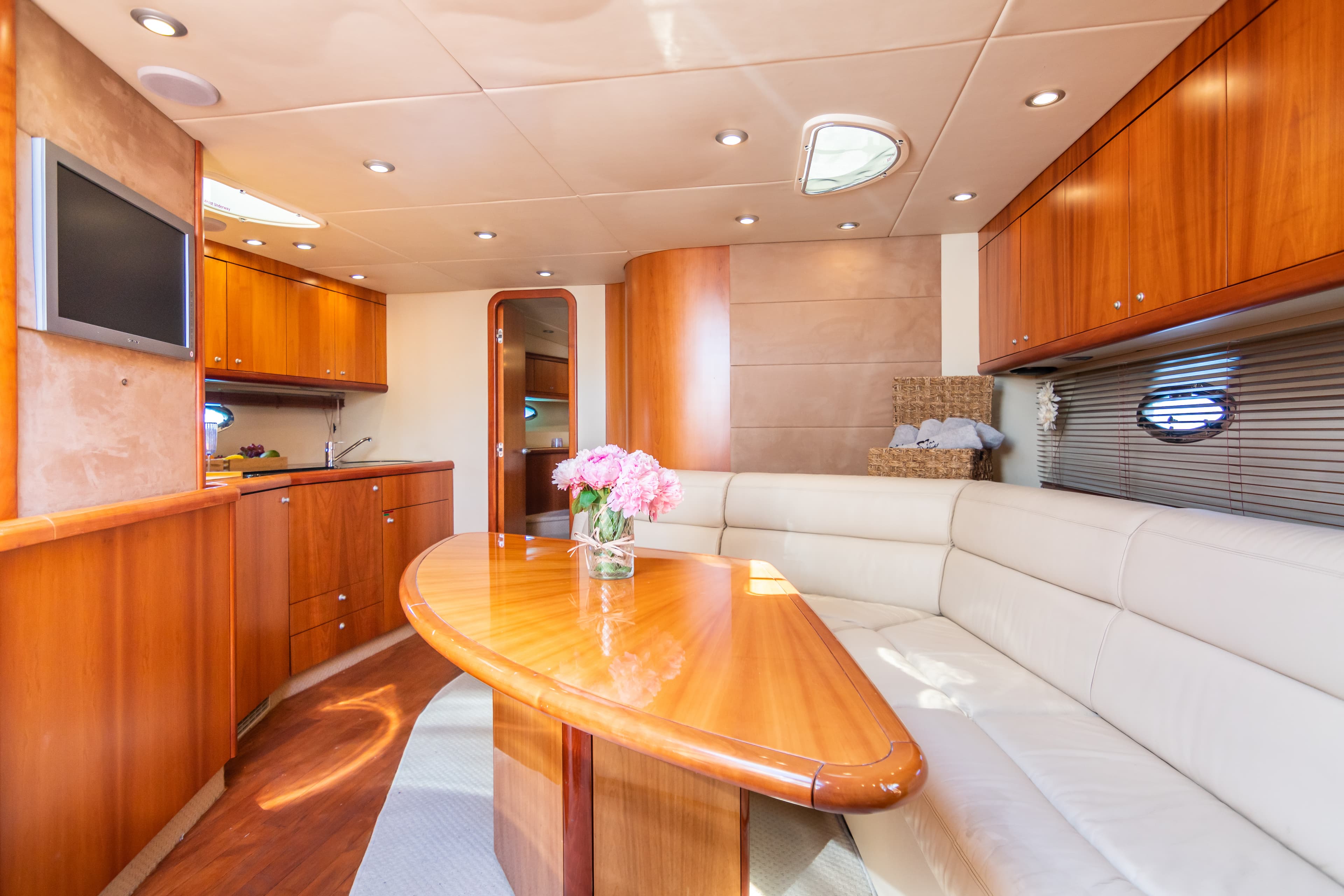 Sunseeker Predator 55 "Vibe" interior 17