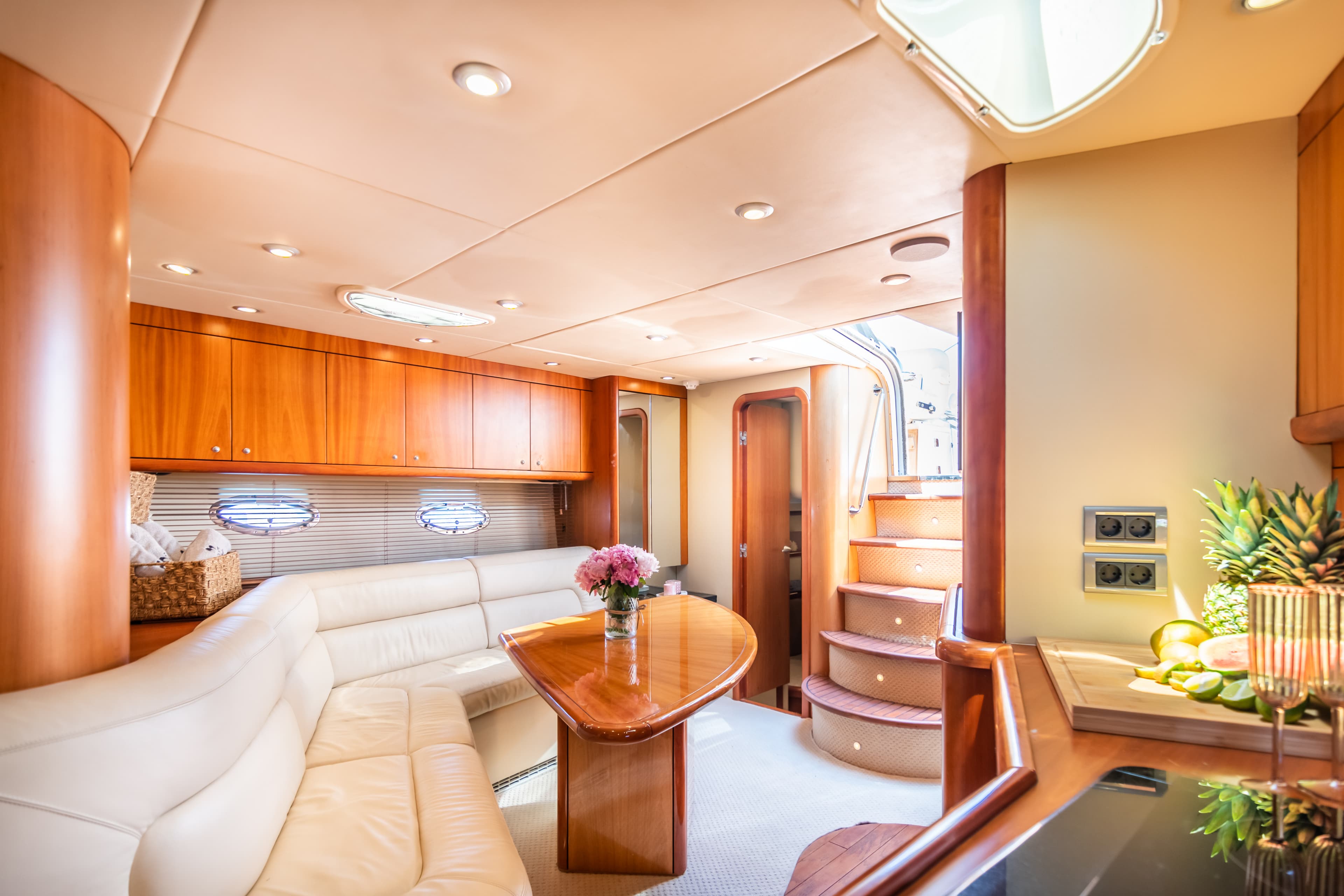Sunseeker Predator 55 "Vibe" interior 19